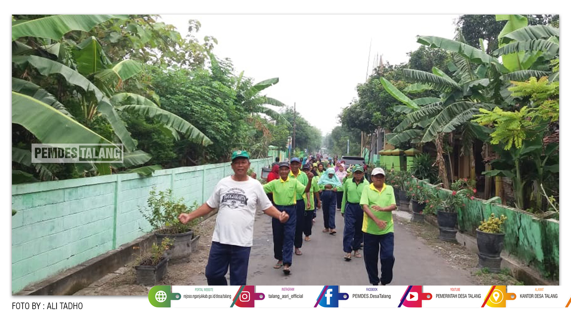 Jalan Sehat Lansia di dampingi oleh Perangkat Desa